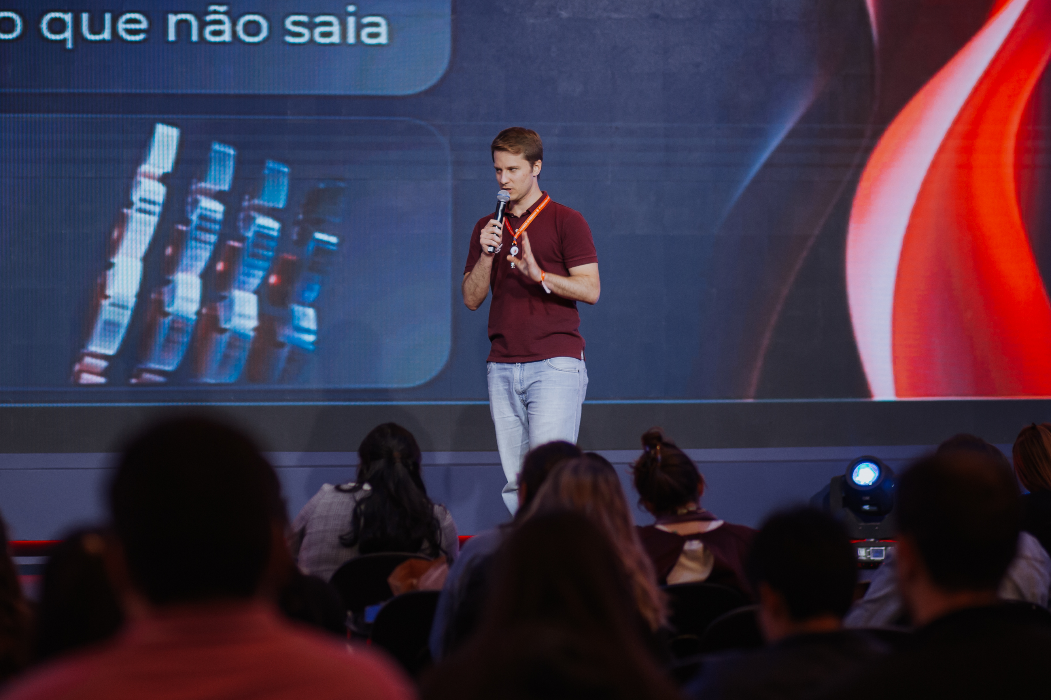 Professor Henique aprsentando